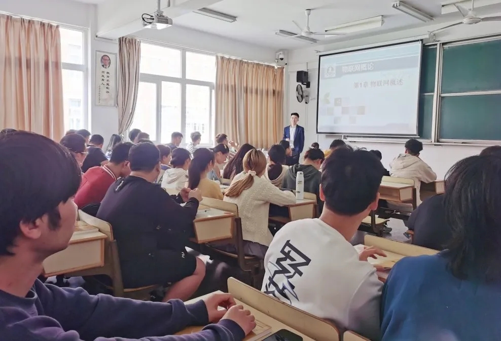 公司動(dòng)態(tài) | 走進(jìn)大學(xué)課堂--漫途現(xiàn)身說(shuō)法授課物聯(lián)網(wǎng)概論